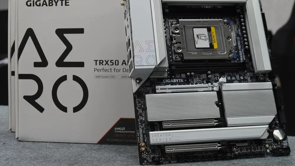 Gigabyte TRX50 AERO D có gánh nổi dual GPU không?