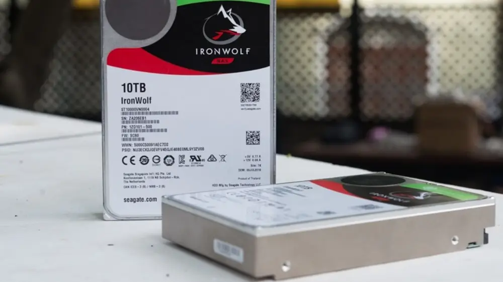 Cấu tạo đĩa CMR và cảm biến bù rung RV Sensor trên ổ cứng Seagate IronWolf Pro 10TB