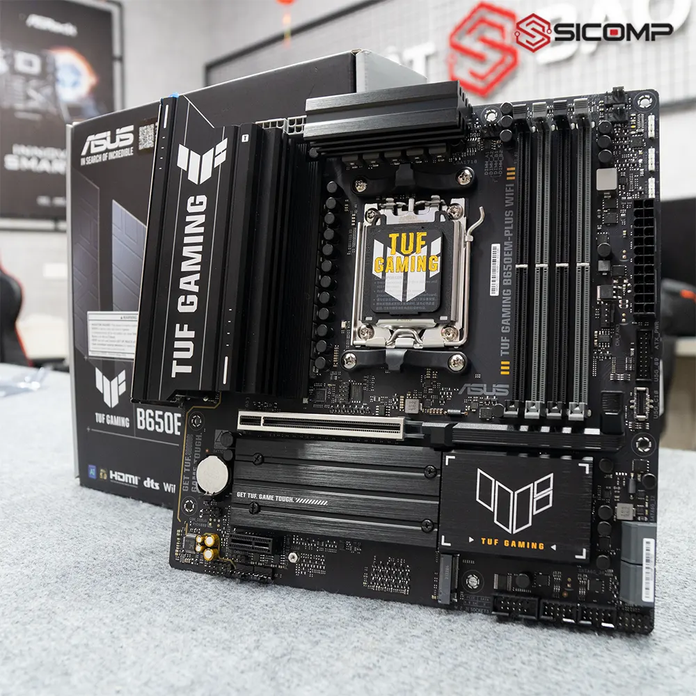 Khe cắm M.2 PCIe 5.0 và khe cắm PCIe bọc thép kiên cố trên mainboard ASUS TUF