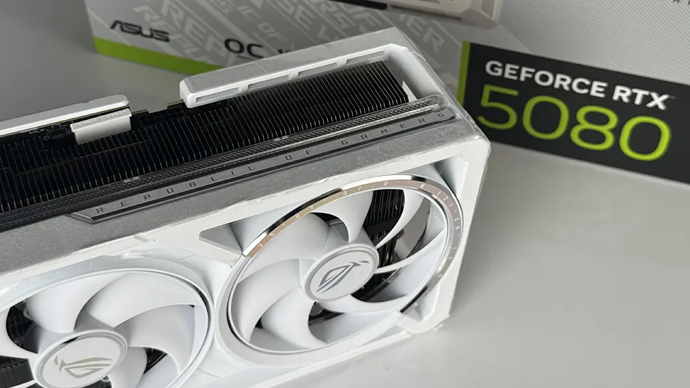 Kiến trúc tản nhiệt quạt và mảng heatsink nhôm của các dòng card chuyên dụng