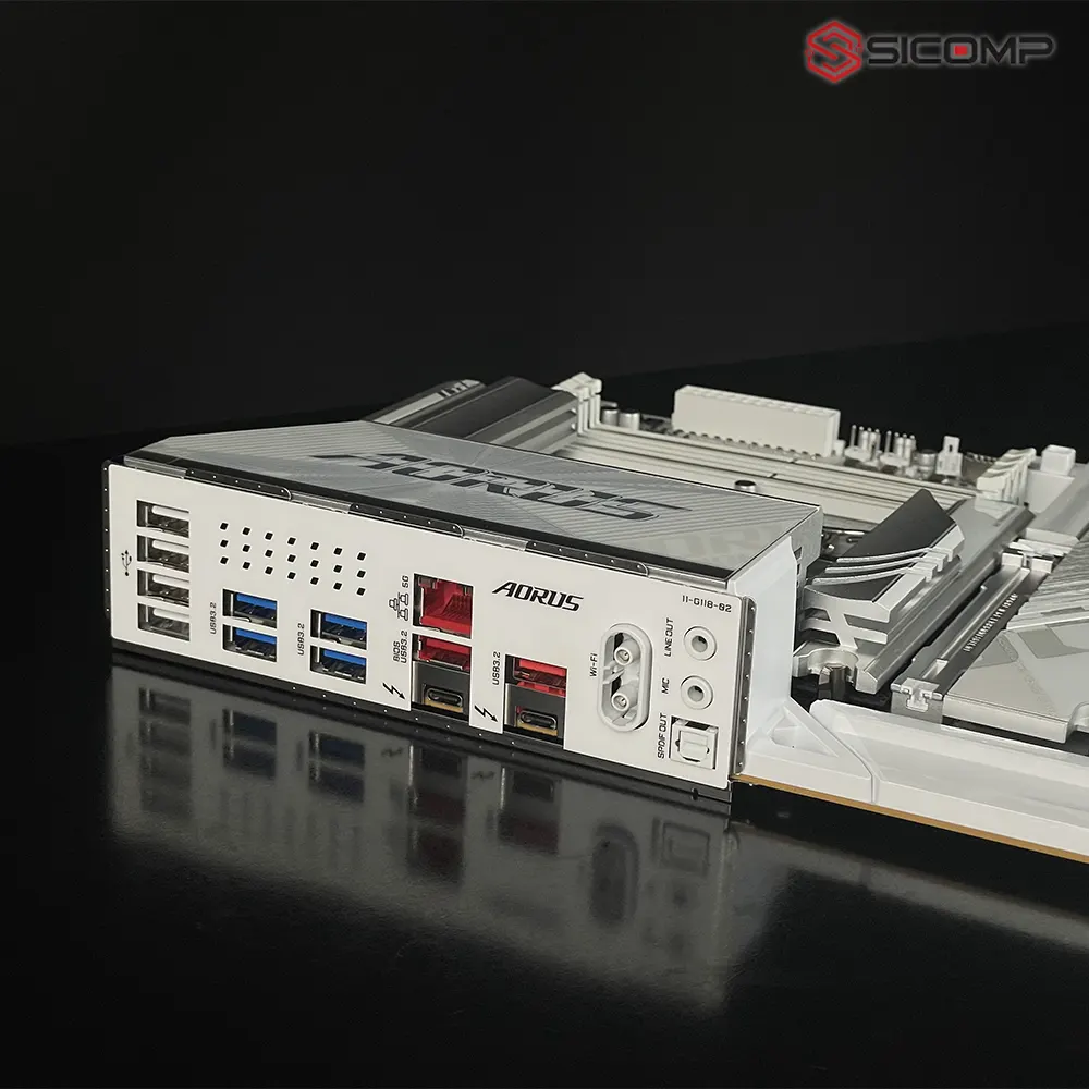 Hệ thống cổng kết nối I/O mặt sau tích hợp cổng mạng 5GbE và Dual Thunderbolt 4