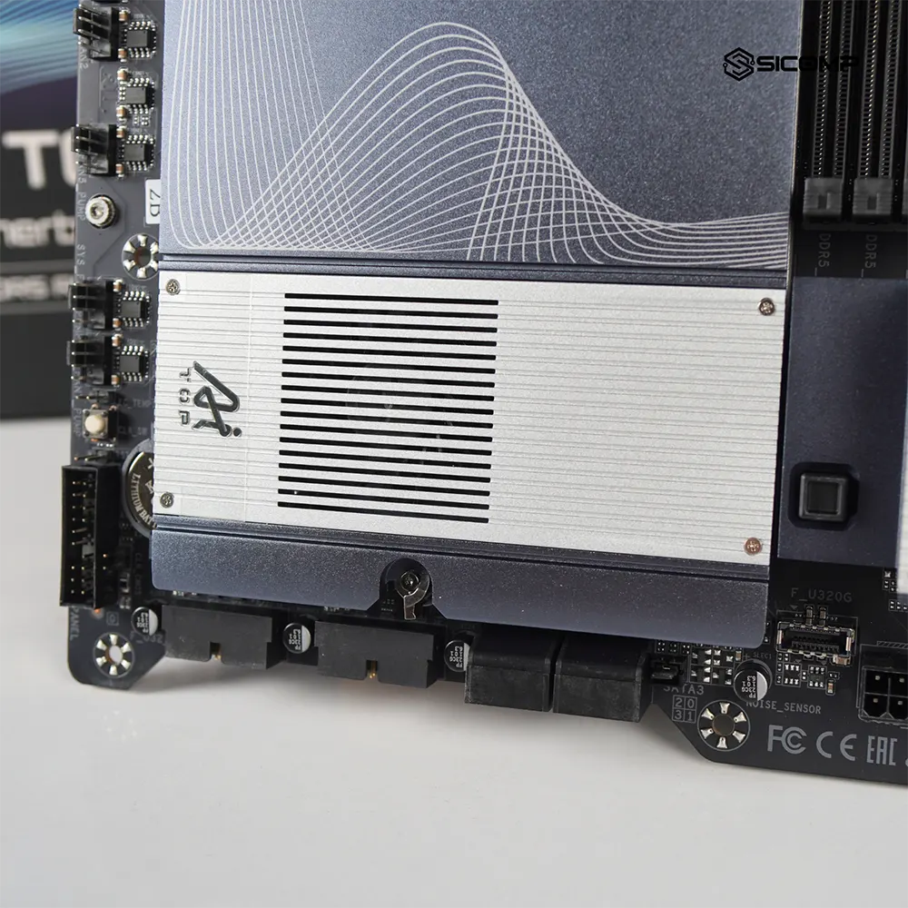 Khả năng kết nối mở rộng của Gigabyte TRX50 AI TOP