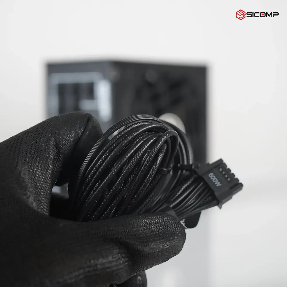 Đầu cắm nguồn chuẩn Native 12V-2x6 PCIe 5.1 công suất 600W trên bộ nguồn máy trạm AI